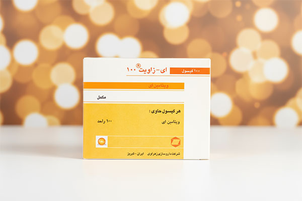 کپسول ای زاویت 100 زهراوی روی سطح سفید