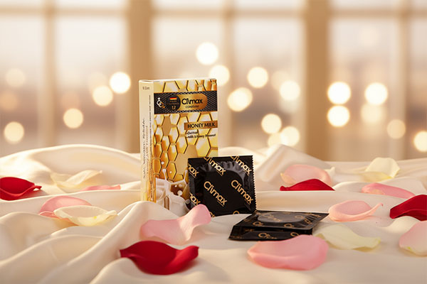 کاندوم خاردار کلایمکس شیر عسل در فضای رمانتیک