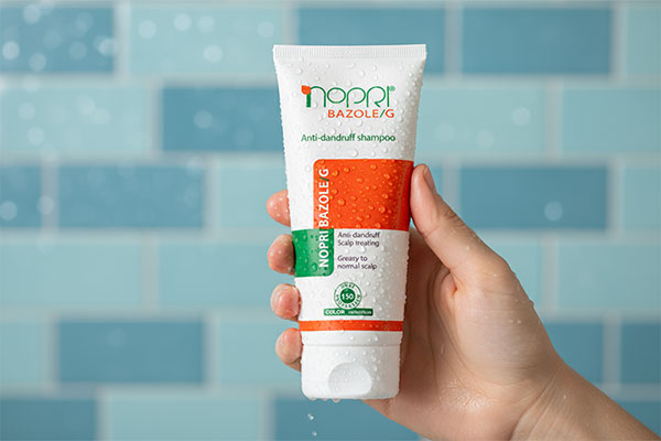 استفاده از شامپو ضد شوره نوپری بازول جی در حمام