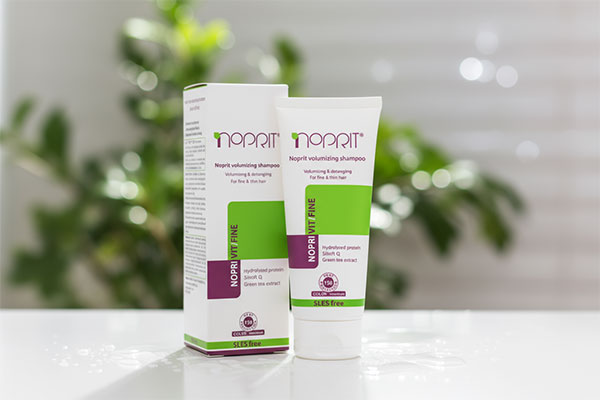 شامپو حجم دهنده نوپری ویت فاین نوپریت روی پیشخوان حمام