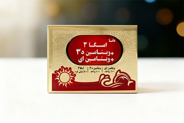 تصویر کپسول امگا 3 پلاس ویتامین آ د3 ای دانا روی سطح سفید