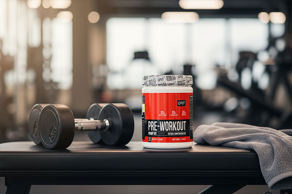 پودر پری ورک اوت کیو ان تی روی نیمکت باشگاه