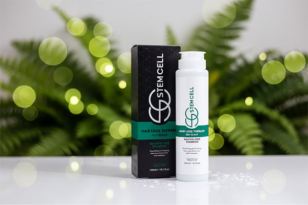 شامپو تقویت کننده موهای چرب استم سل روی میز حمام