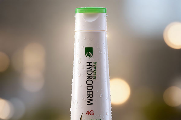 نمای نزدیک شامپو ضد شوره هیدرودرم 4G با قطرات آب