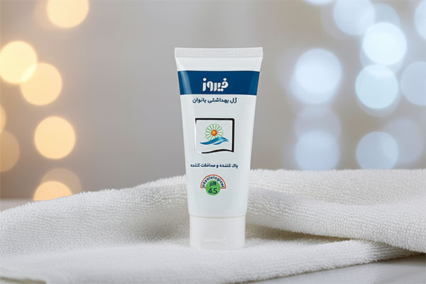 ژل بهداشتی بانوان فیروز روی حوله سفید