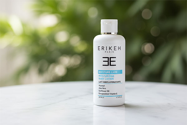 لوسیون بدن اریکه برای پوست خشک 200 میلی لیتری روی سطح مرمر سفید