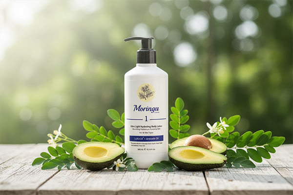 لوسیون بدن آبرسان مورینگا با عناصر طبیعی