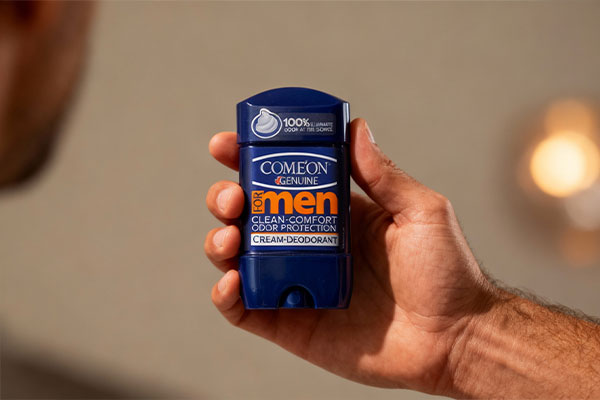 دئودورانت ضد تعریق آقایان کلین کامفورت کامان در دست مرد