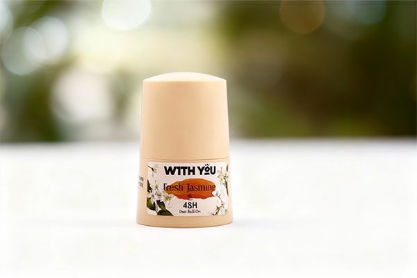 مام ضد تعریق ویت یو فرش جاسمین روی سطح سفید