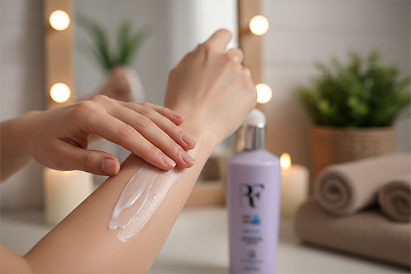 استفاده از لوسیون بدن رویال فم روی پوست