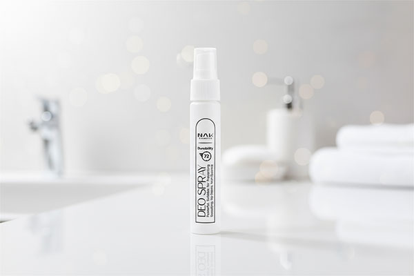 اسپری ضد عرق ناک روی پیشخوان حمام