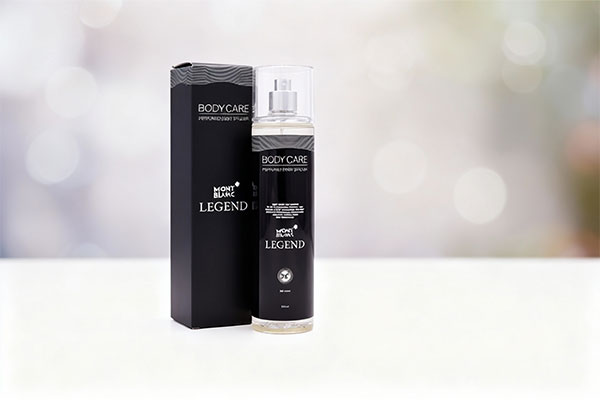 بادی اسپلش مردانه مونت بلنک لجند بادی کر روی سطح سفید