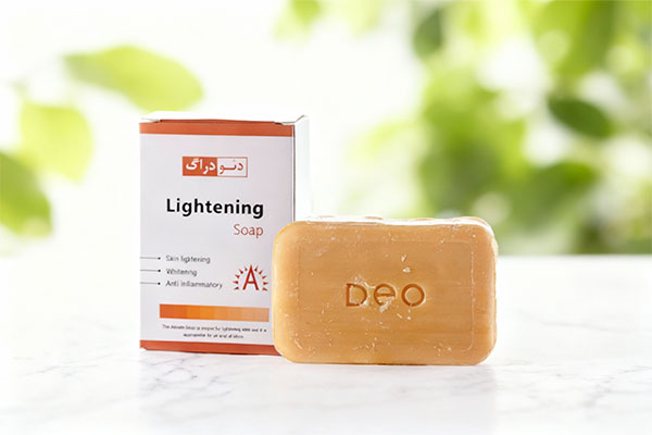 صابون روشن کننده دئودراگ روی سطح مرمری