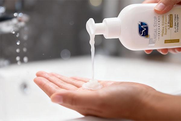 نحوه استفاده از پن مایع ضد قارچ اس وی آی روی دست