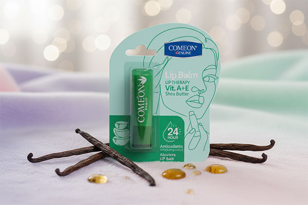 بالم لب وانیل کامان با ترکیبات طبیعی و رطوبت‌رسان