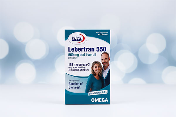 کپسول لبرترن 550 یوروویتال روی سطح سفید