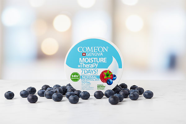 کرم رطوبت‌رسان بلوبری کامان با جذب سریع و آبرسانی 24 ساعته