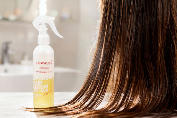 استفاده از سرم دو فاز موهای خشک و آسیب دیده سریتا روی مو