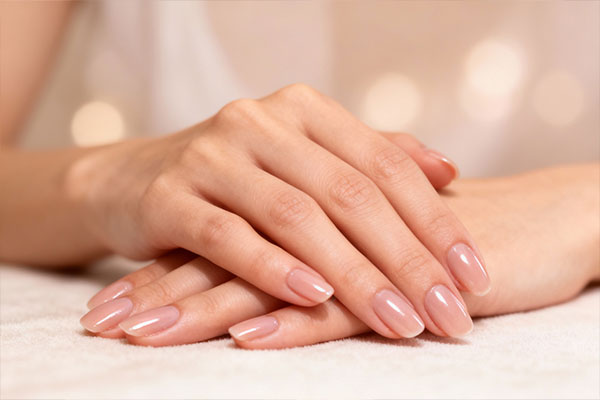 ناخن‌های تقویت‌شده با کرم دست و ناخن بایومارین