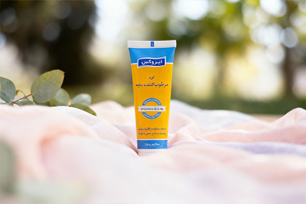 استفاده از کرم مرطوب کننده کودک ایروکس برای گونه‌های نوزاد