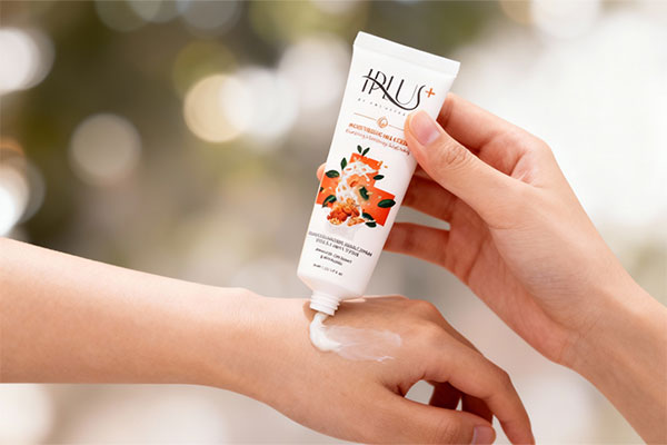 آبرسانی پوست با کرم روغن بادام و جو دو سر آی پلاس