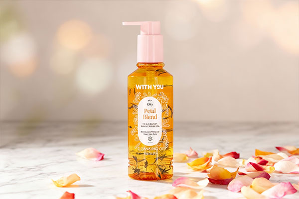 روغن تمیزکننده آرایش ویت یو با بافت سبک و مرطوب‌کننده