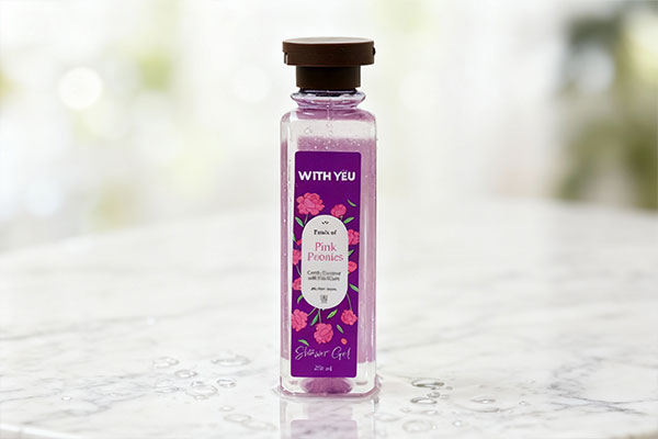 بسته‌بندی شامپو بدن پینک پیونی ویت یو با جزئیات زیبا