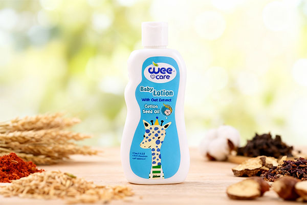 پوست نرم کودک با عصارههای طبیعی لوسیون بدن وی کر