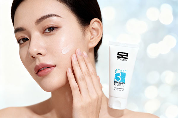 روش صحیح استفاده از کرم ژل اکنس 3 ساین اسکین برای درمان جوش