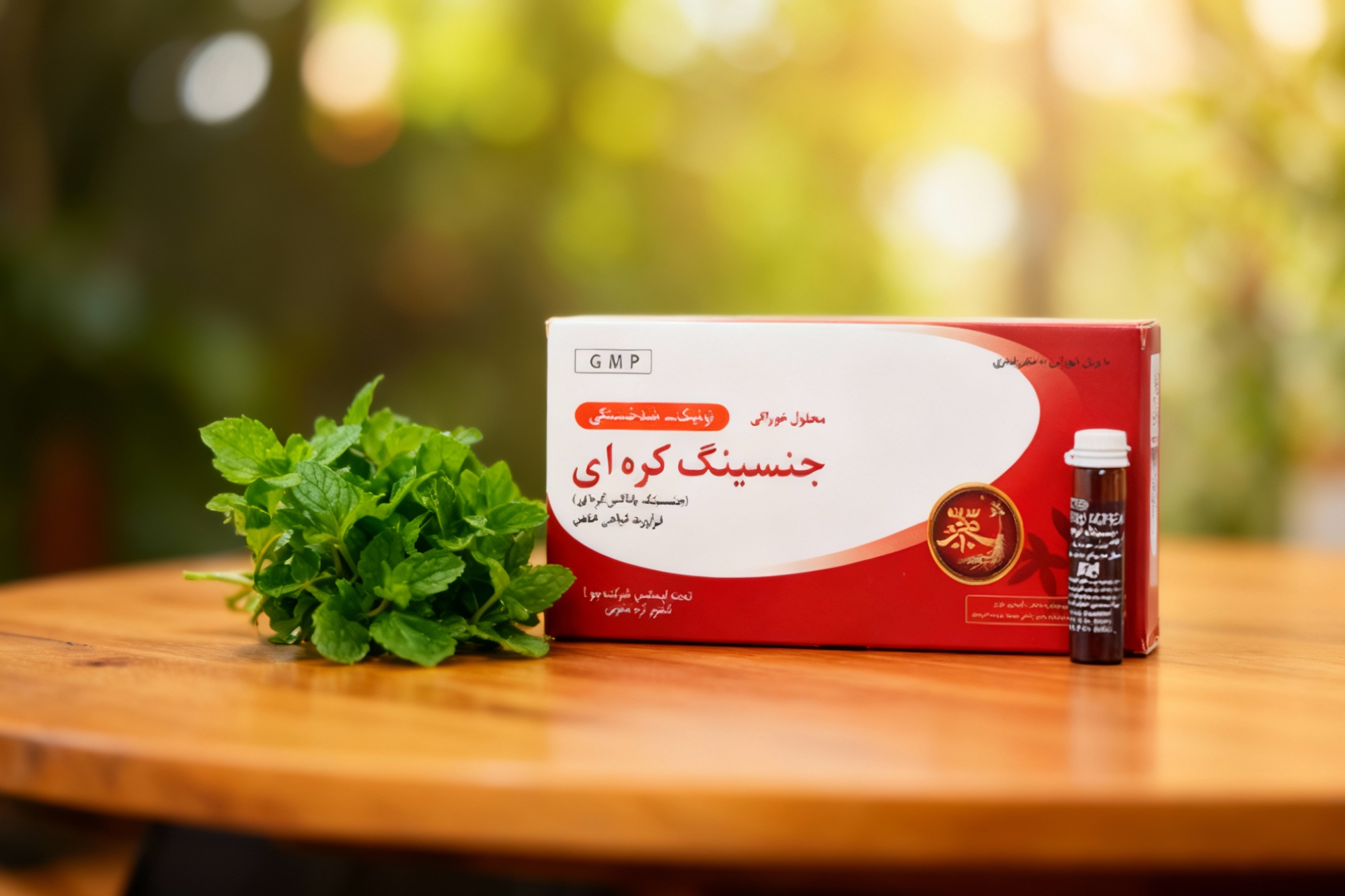 ویال جینسینگ کره ای چوافارم کنار گیاه سبز