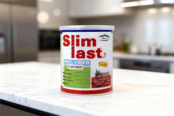 پودر اسلیم لست 1 کارن روی میز آشپزخانه