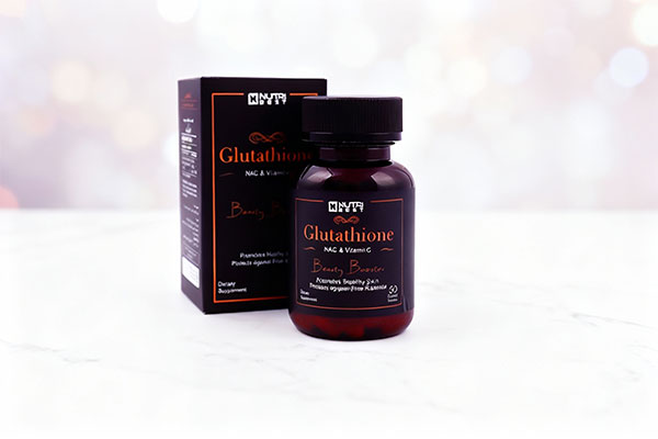 قرص گلوتاتیون نوتری بست روی سطح مرمر سفید