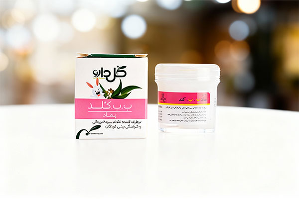 پماد ب ب کلد گل دارو روی سطح سفید